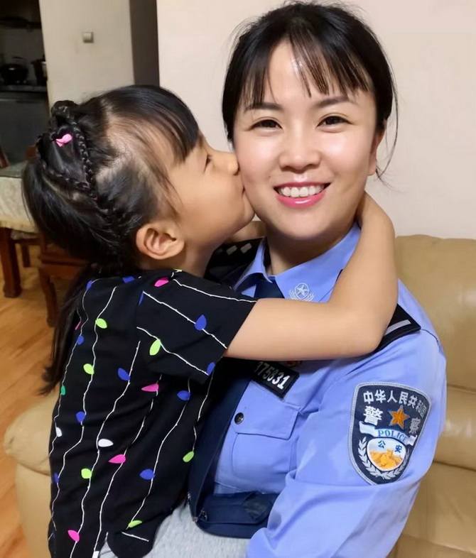 賈代云與女兒 賈代云與女兒