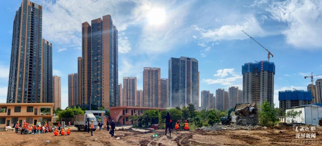 昆明官渡區(qū)清拆3500平違建！該地塊擬建學(xué)校 羅宗偉 通訊員 虞楊 郭武輝攝