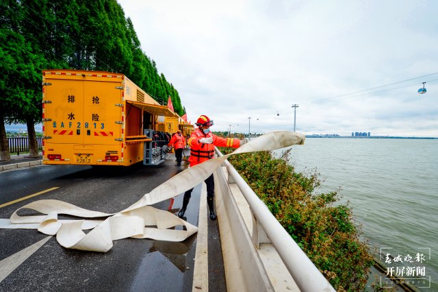 昆明開展極端天氣條件下城市洪澇災(zāi)害應(yīng)急演練（龍宇丹攝）