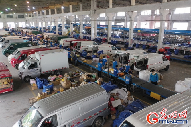 【組圖】上海郵政快遞業(yè)復(fù)工復(fù)產(chǎn)取得初步成效 爭取6月上中旬快遞網(wǎng)點(diǎn)全部恢復(fù)運(yùn)營