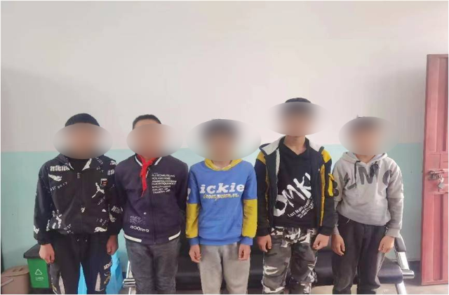 5名小學(xué)生因厭學(xué)集體出走,100余人緊急尋找....png