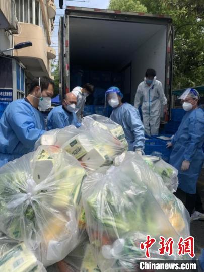 季申澤目前已協(xié)助完成80余次生活物資團購工作。　受訪者供圖