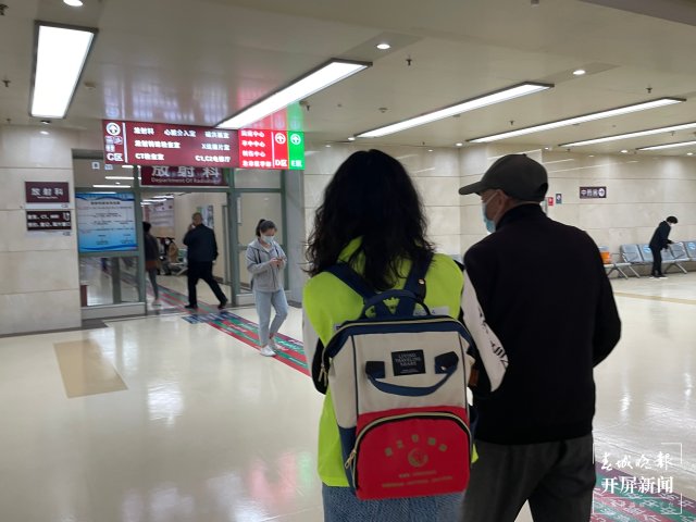 陪診半天198元、一天298元……昆明也有陪診師啦！ 張?zhí)镱?攝