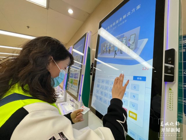 陪診半天198元、一天298元……昆明也有陪診師啦！ 張?zhí)镱?攝