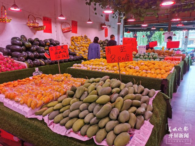 藍莓低至30元/公斤！昆明時令水果大量上市（開屏新聞記者 李賽 攝）