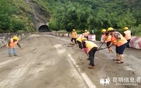 小灣群民專業(yè)合作社承小灣接電廠道路保潔服務（小灣東鎮(zhèn)政府提供）