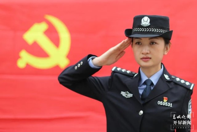 曲靖“社區(qū)閨女”唐楚然獲“全國(guó)公安機(jī)關(guān)愛(ài)民模范”榮譽(yù)稱號(hào)（開(kāi)屏新聞?dòng)浾?蔣瓊波 通訊員 顧慶忠 攝）