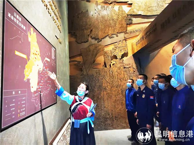 解說員講解云南革命歷史進程。王杰攝