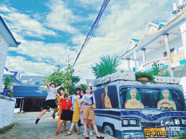 西雙版納曼勒“美術(shù)村”：一個(gè)被涂鴉藝術(shù)改變的村莊（景洪市融媒體中心 供圖）