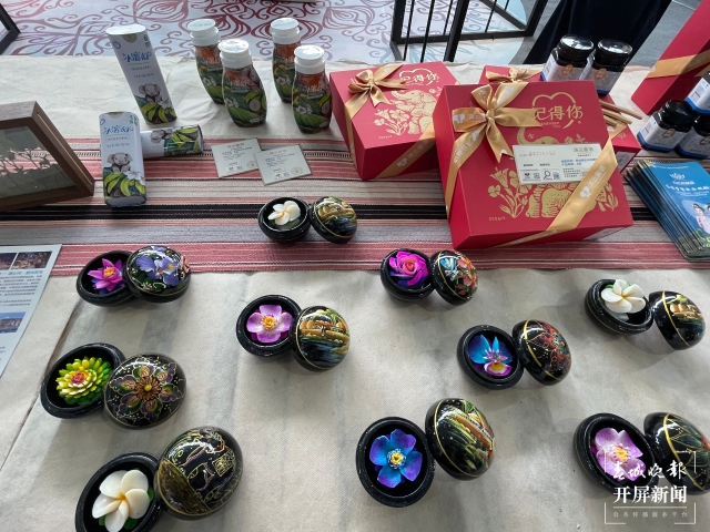 文博會(huì)｜入口甘甜的紫娟茶、美輪美奐的沙曼......這里是西雙版納展區(qū)（開屏新聞?dòng)浾邚執(zhí)镱z）