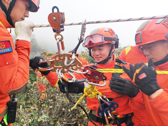 橫渡牽引前仔細檢查。馬杰璋攝