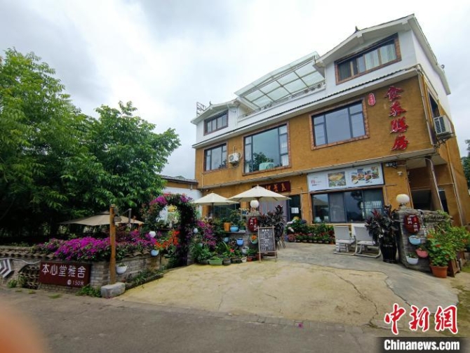 萬峰林鄉(xiāng)愁集市一隅。　石小杰 攝