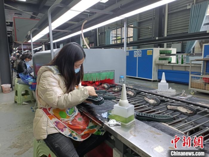 貴州晴?。阂源笪幕懺齑笃放仆诰虼蛟煸鷳B(tài)民族文化