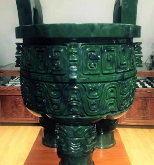《玉鼎》 中國玉雕 加碧.jpg