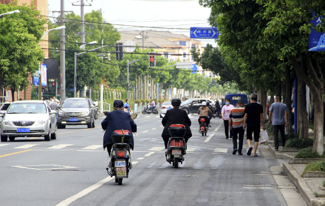 【組圖】上海全面有序復(fù)工復(fù)產(chǎn)復(fù)市 街頭“煙火氣”回歸