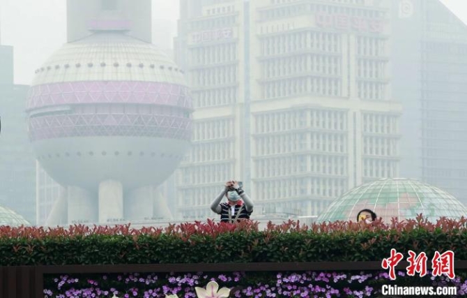 （上海戰(zhàn)疫錄）特寫：見(jiàn)面真好，“如常”上海正歸來(lái)