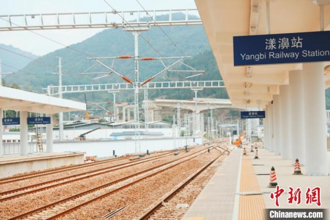 圖為云南大瑞鐵路漾濞站?！罘仅?攝