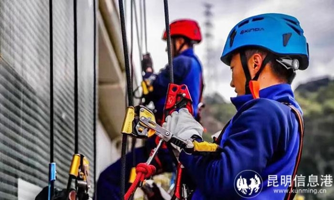 馬繽參加繩索救援訓(xùn)練
