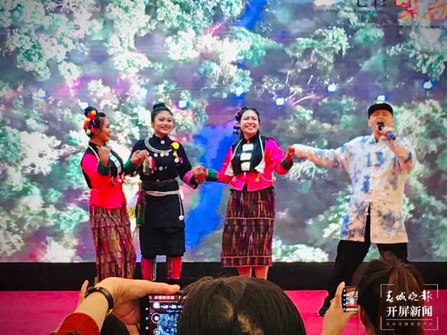 在昆阿昌族同胞歡慶第36屆阿露窩羅節(jié)