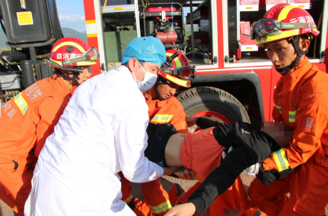 為拍視頻漲粉，玉溪一15歲男孩被困管道意識模糊……