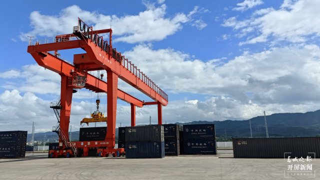 中老鐵路帶火西雙版納“周末經(jīng)濟(jì)”（開屏新聞?dòng)浾?李春麗 攝）