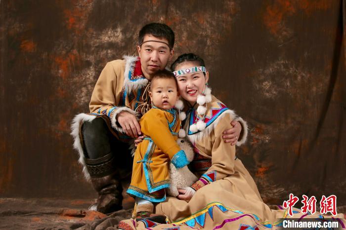 圖為古木森一家?！」拍旧﹫D