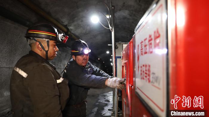 細(xì)心觀察、發(fā)現(xiàn)問題、解決問題，這是方躍忠的職責(zé)之一?！⒓蝹?攝