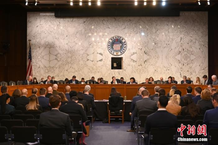 資料圖：美情報(bào)部門負(fù)責(zé)人就烏克蘭局勢(shì)出席國(guó)會(huì)參議院情報(bào)委員會(huì)聽證會(huì)。 中新社記者 陳孟統(tǒng) 攝