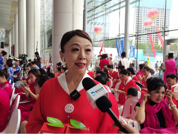 3_1_2_跨界創(chuàng)新營銷形式！煙臺蘋果城市精準營銷走進青島1511