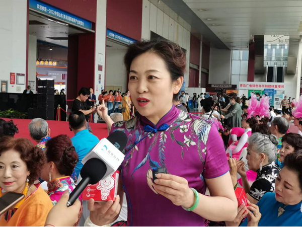 3_1_2_跨界創(chuàng)新營銷形式！煙臺蘋果城市精準營銷走進青島1706