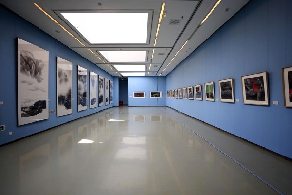 一位心理學(xué)者的畫——用丹青勾勒世間百態(tài)