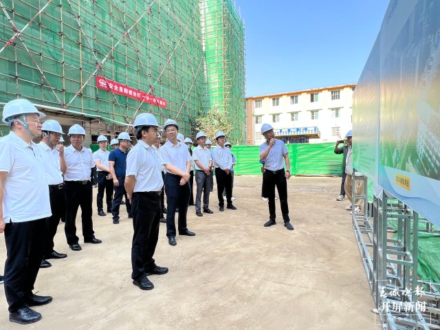 昆明五華區(qū)29個項目集中開工(春城晚報-開屏新聞記者 楊質(zhì)高 實(shí)習(xí)生 何栩禎 通訊員 柴樹飛 戎天樂 攝)