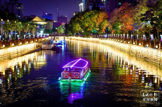 藍花楹水上賞花專線 盤龍江游船(開屏新聞記者 龍宇丹 李久紅 翟劍 攝)