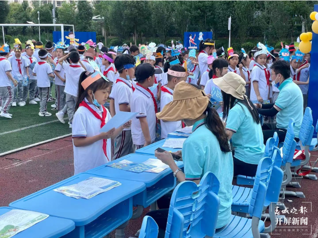 期末“玩”起來！昆明小學(xué)一、二年級(jí)無紙化考核（李思家 實(shí)習(xí)生 成楠 攝）