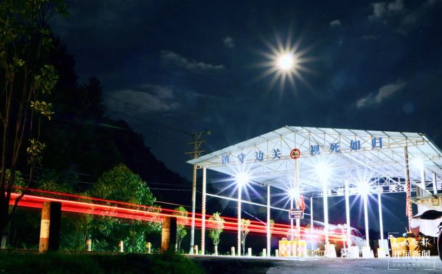 溫差39度！保山移民管理警察邊境線上演“冰火兩重天”(春城晚報(bào)-開屏新聞?dòng)浾?崔敏 通訊員 張錦難 陳道霖 楊雁雁 劉桐 攝影報(bào)道