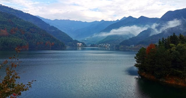 藥姑山（咸寧日報供圖）