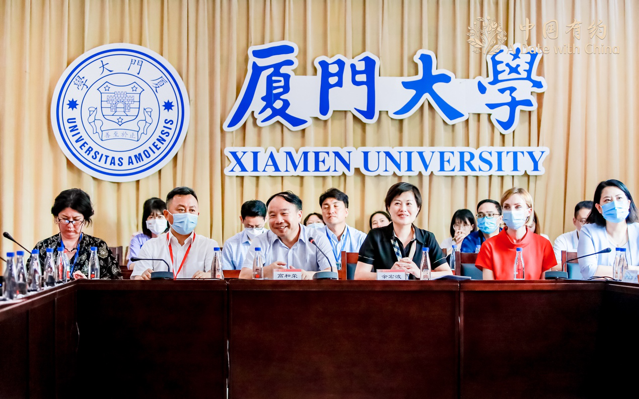 采訪團(tuán)在廈門大學(xué)座談