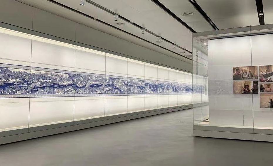 “源遠流長江山秀——大運河百米長卷刻紙展”展覽現(xiàn)場