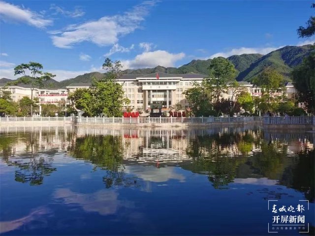 今年曲靖會(huì)澤縣15人被清華、北大錄?。ù撼峭韴?bào)-開屏新聞?dòng)浾?蔣瓊波 通訊員 幸金正 攝）