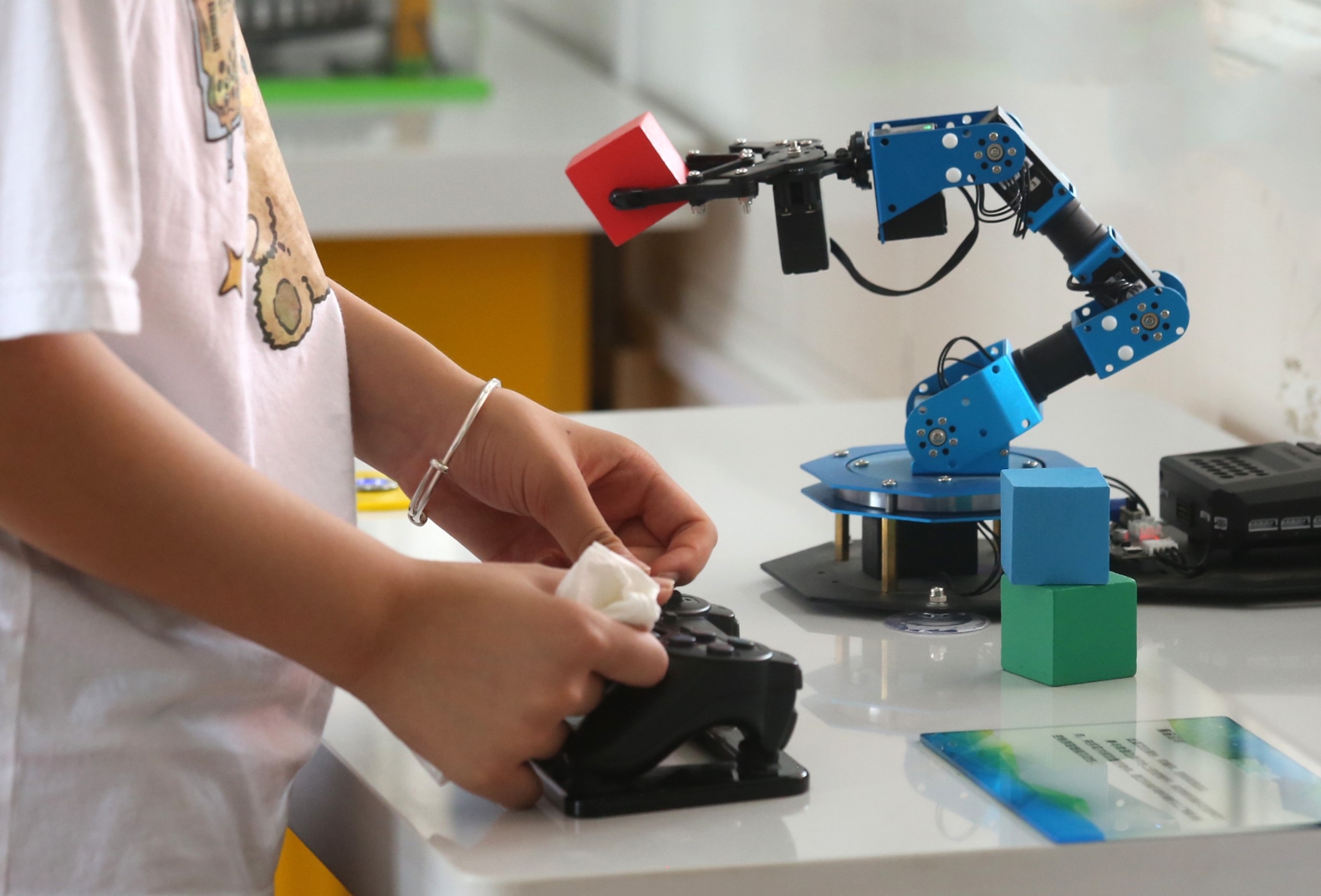 機(jī)器人操作。張朝峰攝