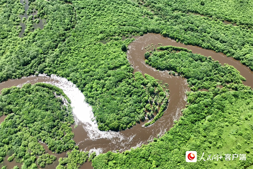 在內(nèi)蒙古呼倫貝爾額爾古納市，陽光下的額爾古納濕地波光粼粼（無人機(jī)照片）。人民網(wǎng)孟佳澍攝
