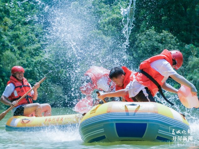 “神獸放假”引爆暑假經(jīng)濟(jì) (14).jpg