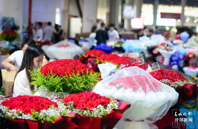 旅客來昆明斗南過七夕 驚嘆玫瑰花10元一把 (14).jpg