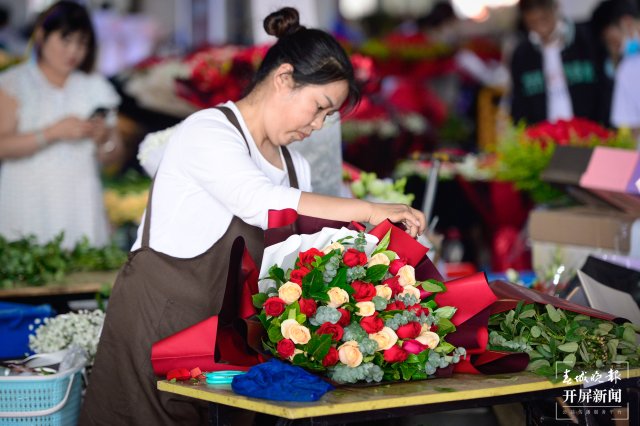 旅客來昆明斗南過七夕 驚嘆玫瑰花10元一把 (15).jpg
