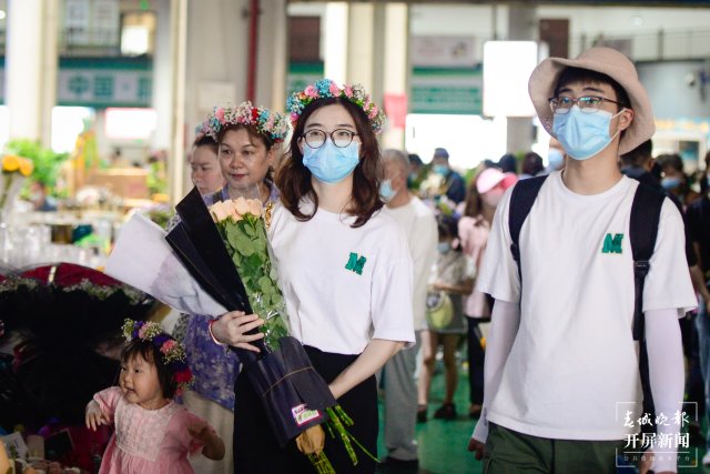 旅客來昆明斗南過七夕 驚嘆玫瑰花10元一把 (3).jpg