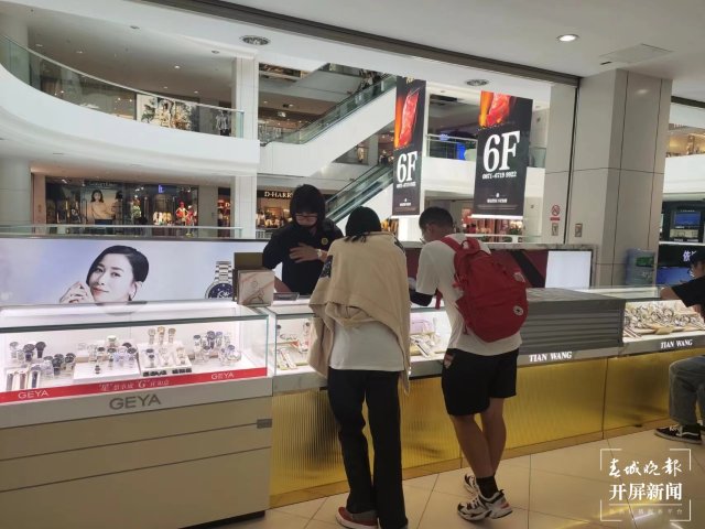 七夕將至 浪漫經(jīng)濟(jì)升溫.jpg