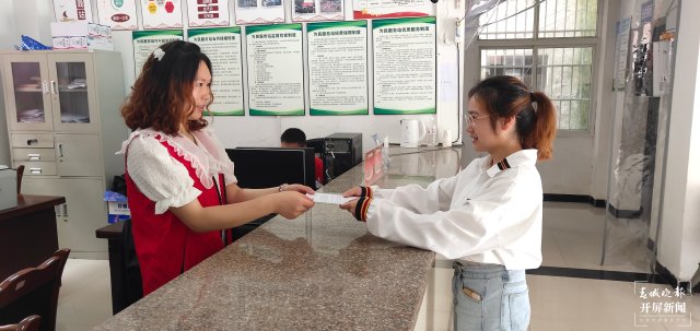 點贊！ 昭通一大學畢業(yè)生主動申請退出低保：“把惠民政策留給更需要的人吧！”（申時勛 通訊員 羅洪 攝）