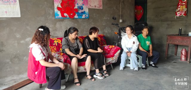 點贊！ 昭通一大學畢業(yè)生主動申請退出低保：“把惠民政策留給更需要的人吧！”（申時勛 通訊員 羅洪 攝）