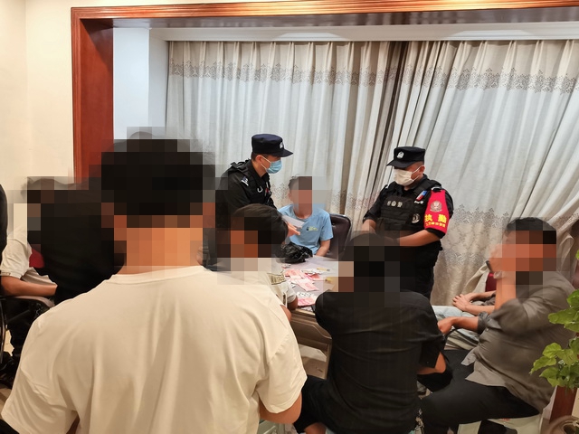 “百日行動(dòng)”|鳳慶警方成功搗毀一聚眾賭博窩點(diǎn) 抓獲涉賭嫌疑人13人