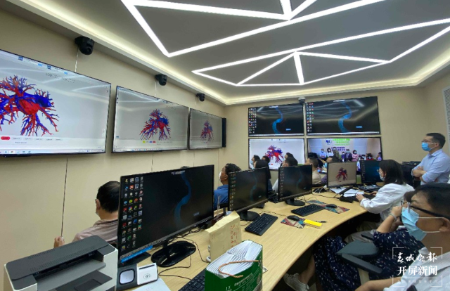 云南省舉行互聯(lián)網醫(yī)院“開放日”活動(趙維 攝)